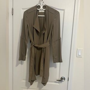 Aritzia Babaton Quincey Flowy Trench XS